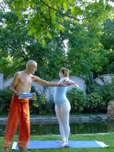 fabijan_drzi_ruku_trudnice